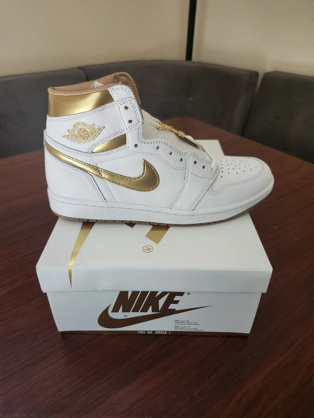 Nike Air Jordan 1 Retro OG High Shoes White Metallic Gold FD2596-107 New in Box